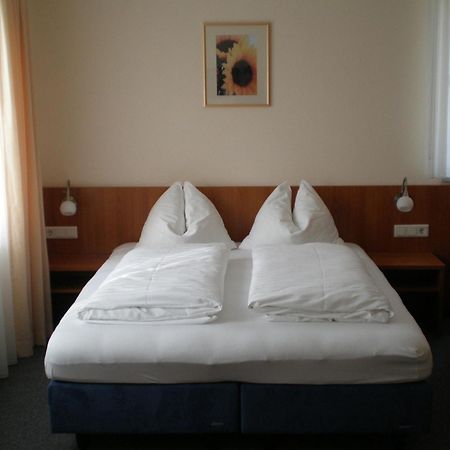Gaestehaus Zur Kurve Zirndorf Buitenkant foto