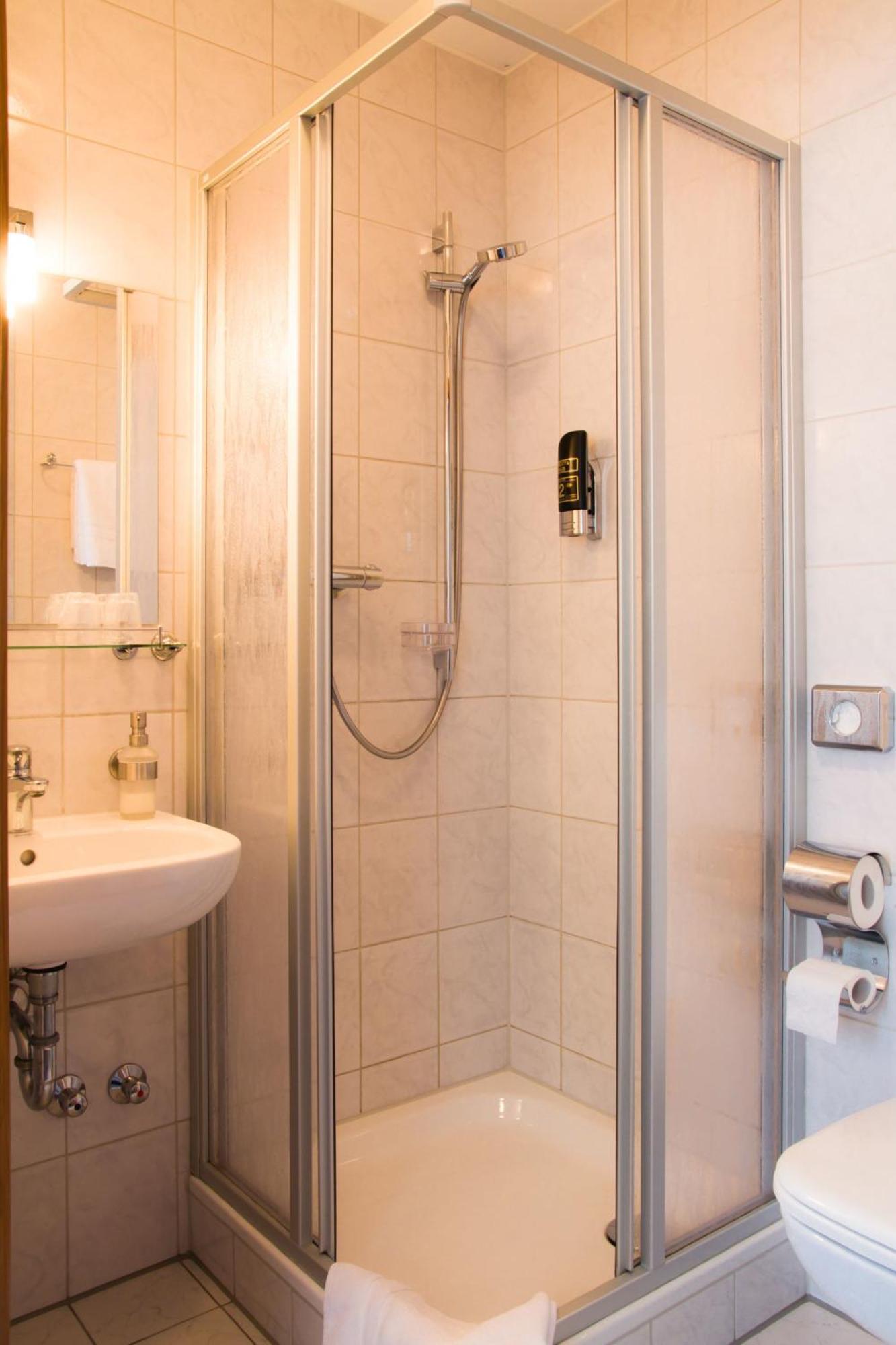 Gaestehaus Zur Kurve Zirndorf Kamer foto