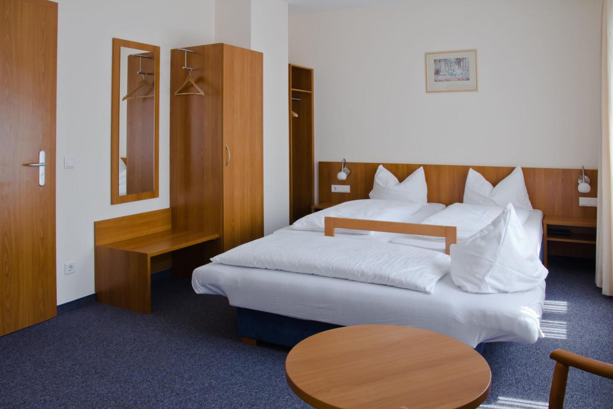 Gaestehaus Zur Kurve Zirndorf Kamer foto