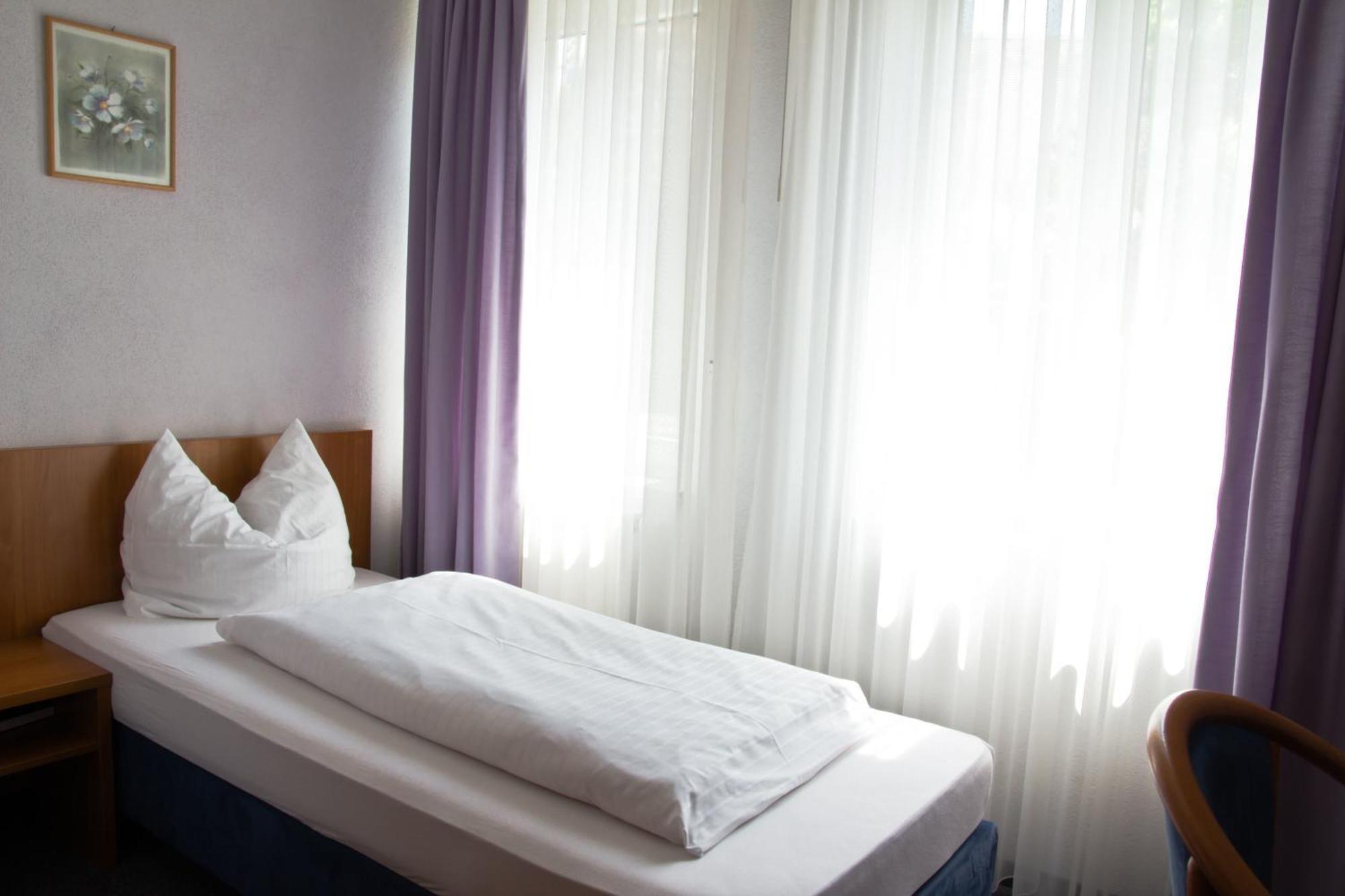 Gaestehaus Zur Kurve Zirndorf Kamer foto