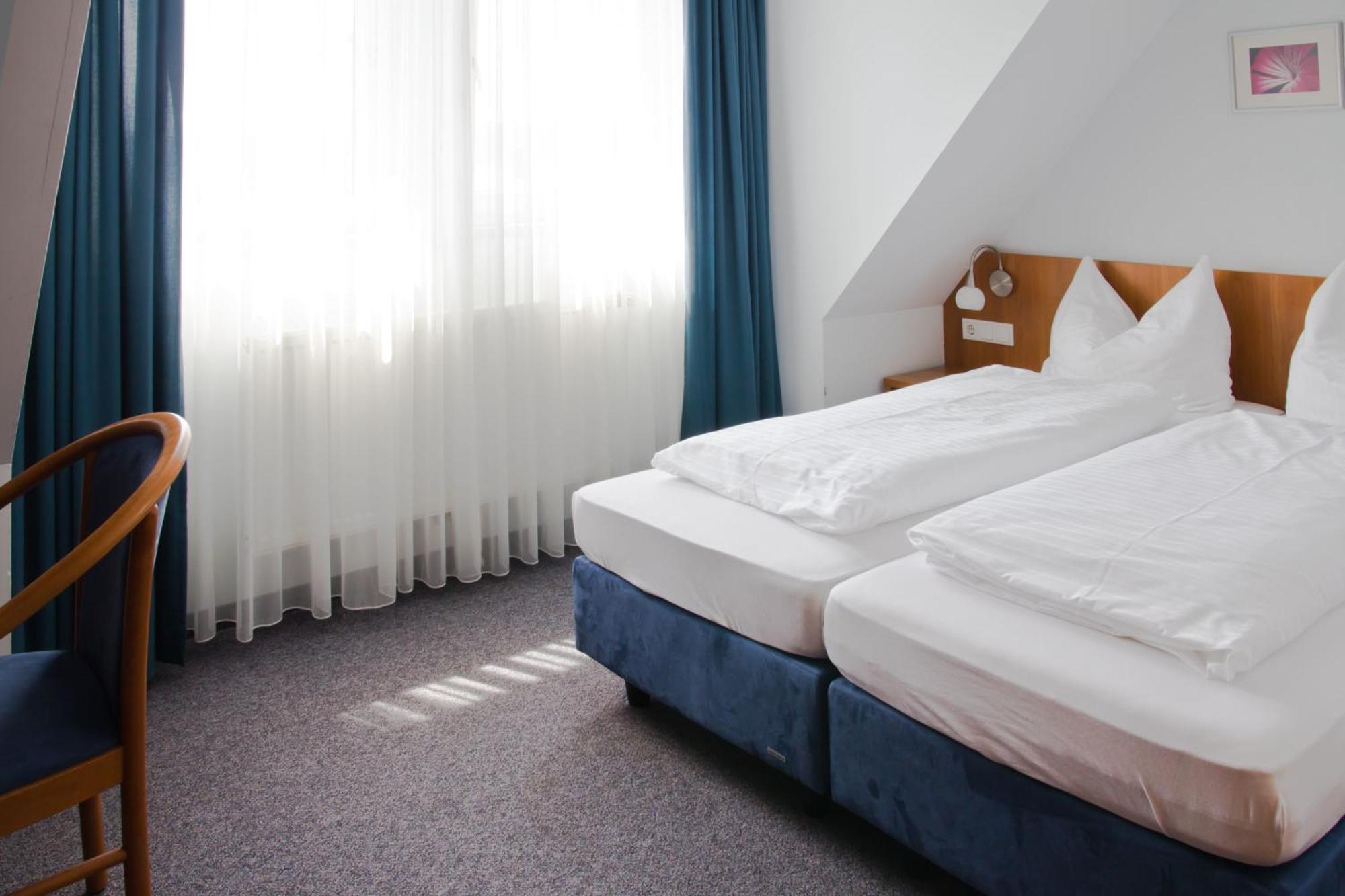 Gaestehaus Zur Kurve Zirndorf Kamer foto