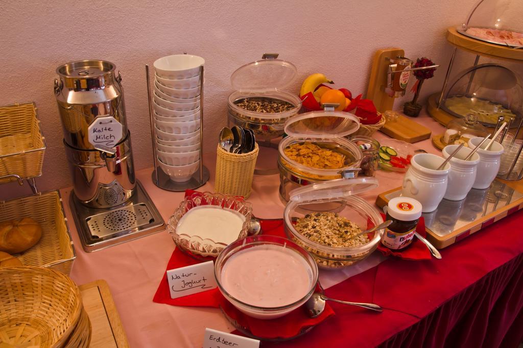 Gaestehaus Zur Kurve Zirndorf Buitenkant foto