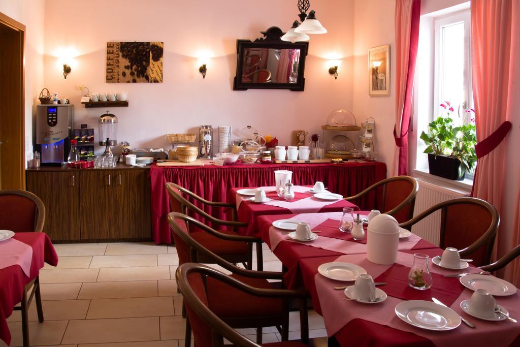 Gaestehaus Zur Kurve Zirndorf Buitenkant foto