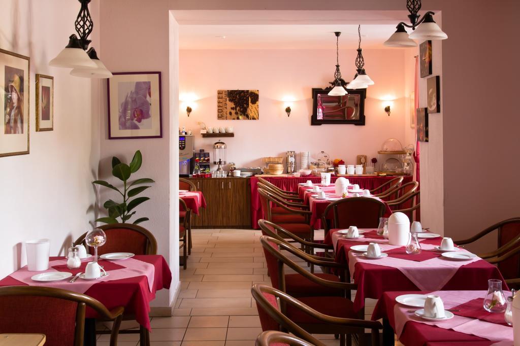 Gaestehaus Zur Kurve Zirndorf Buitenkant foto