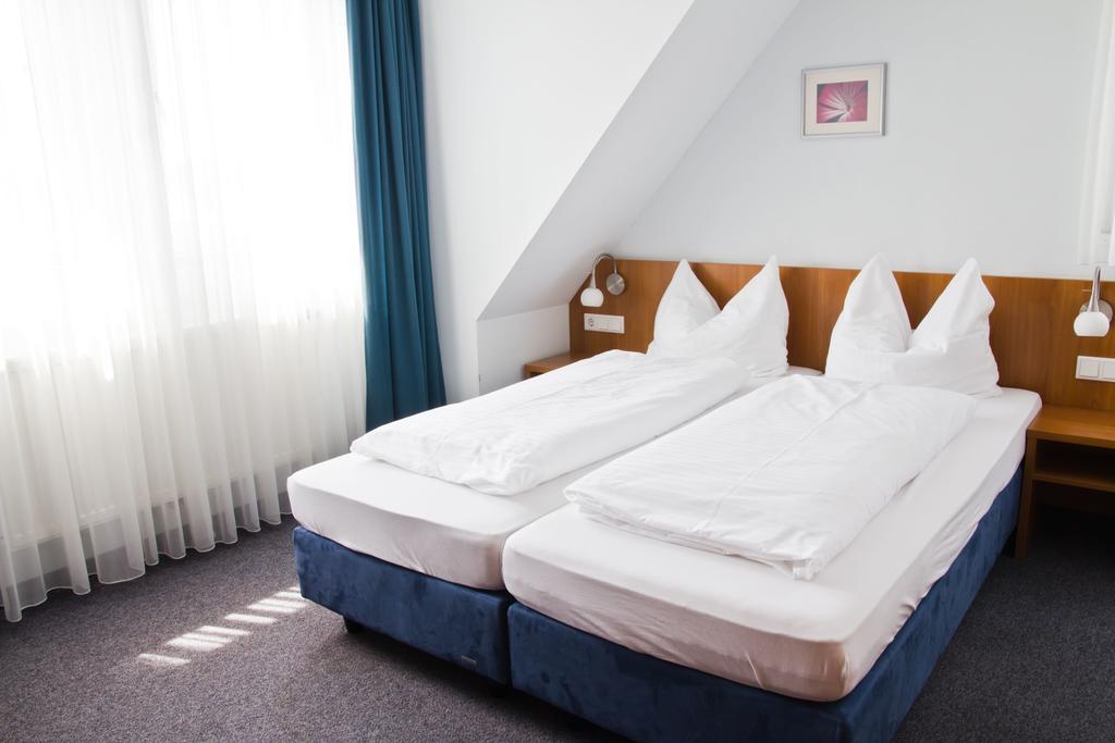 Gaestehaus Zur Kurve Zirndorf Kamer foto