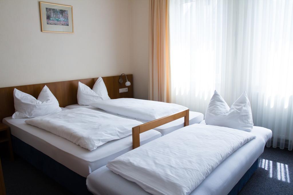 Gaestehaus Zur Kurve Zirndorf Kamer foto