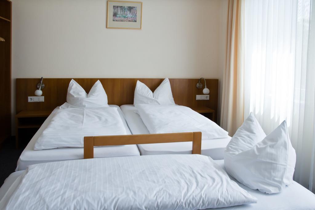 Gaestehaus Zur Kurve Zirndorf Kamer foto