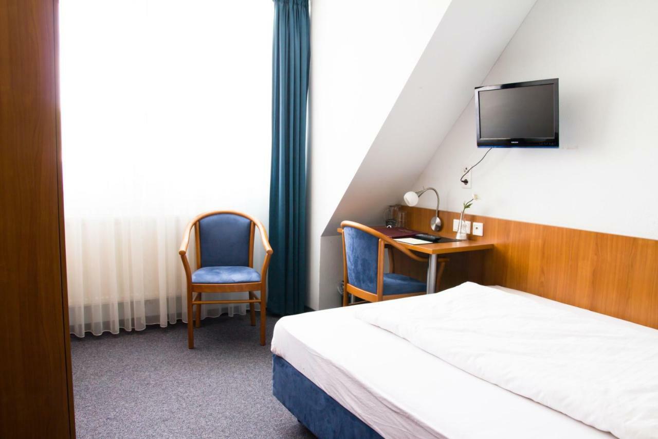 Gaestehaus Zur Kurve Zirndorf Buitenkant foto