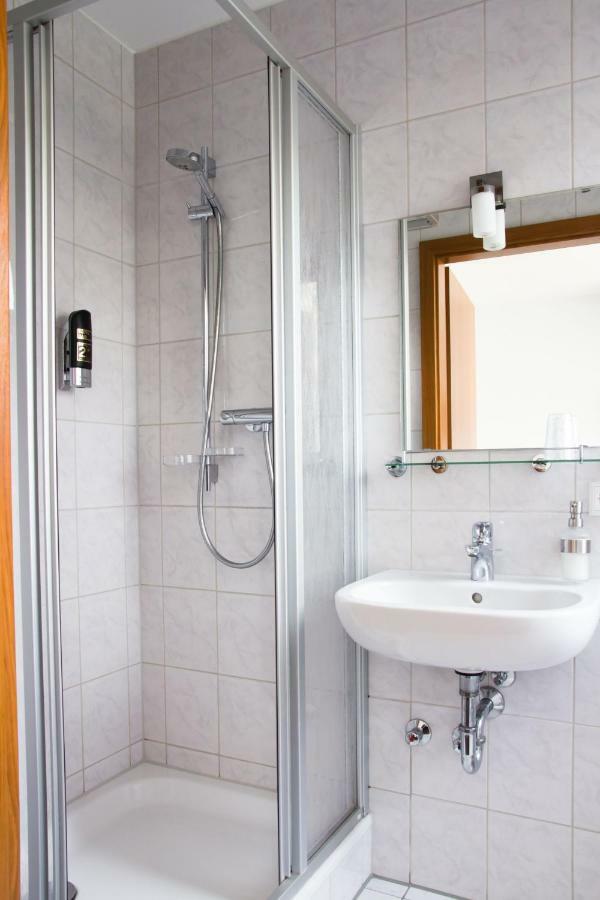 Gaestehaus Zur Kurve Zirndorf Buitenkant foto